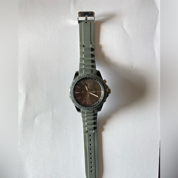 Unlisted Kenneth Cole army green watch stainless steel back! - Picture 2 of 6